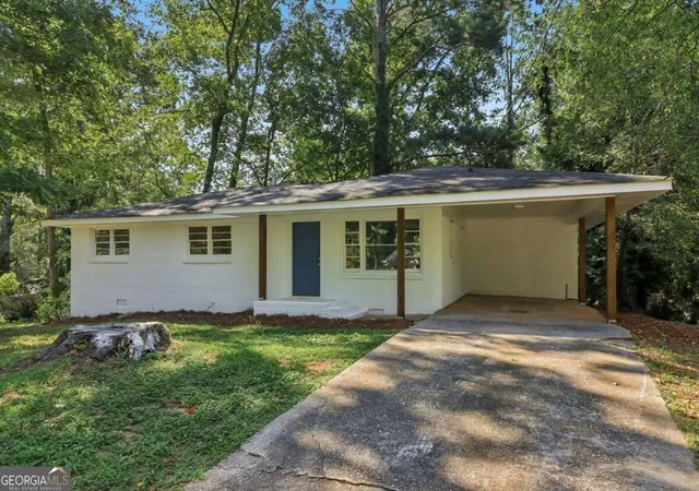Photo 3 of Sale Pending at 1723 Louise Ln, Austell, GA 30106 | MLS# 10842943 | Listing updated on 2026-09-15