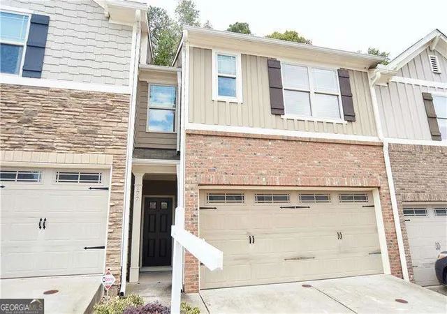 Photo 2 of Townhouse for sale at 177 Townview Dr, Woodstock, GA 30189 | MLS# 10839466 | Listing updated on 2026-09-17