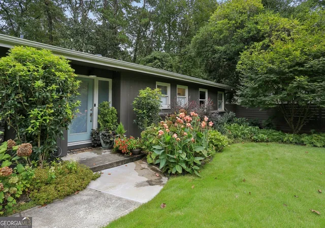 Photo 1 of Single family home for sale at 1423 Brk Valley Ln NE, Atlanta, GA 30324 | MLS# 10848940 | Listing updated on 2026-09-24
