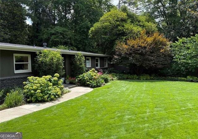 Photo 2 of Single family home for sale at 1423 Brk Valley Ln NE, Atlanta, GA 30324 | MLS# 10848940 | Listing updated on 2026-09-24