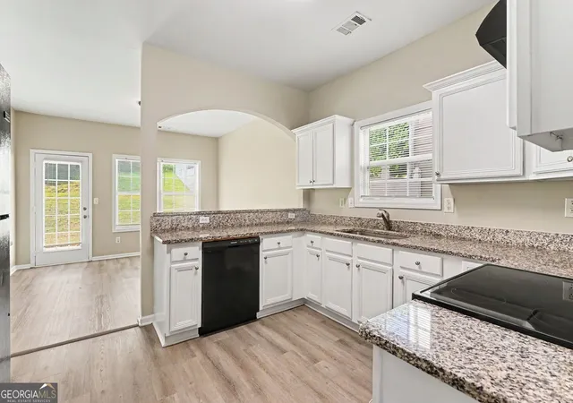 Photo 4 of Single family home for sale at 6892 Grand Hickory Dr, Braselton, GA 30517 | MLS# 10830968 | Listing updated on 2026-10-08