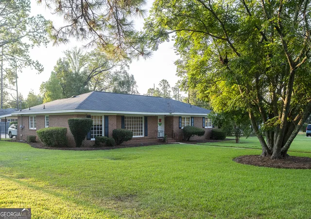 Photo 2 of Single family home for sale at 516 Summit Dr, Albany, GA 31707 | MLS# 10850251 | Listing updated on 2026-10-05