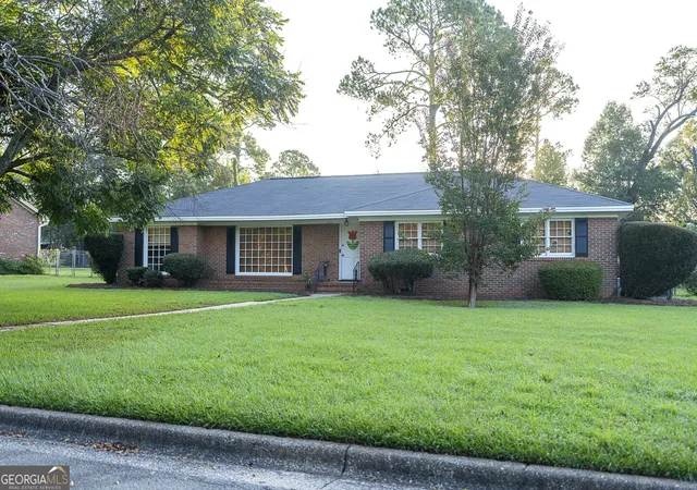 Photo 3 of Single family home for sale at 516 Summit Dr, Albany, GA 31707 | MLS# 10850251 | Listing updated on 2026-10-05