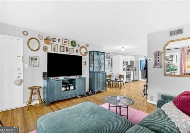 Photo 4 of Condo for sale at 4282 Roswell Rd NE #F3, Atlanta, GA 30342 | MLS# 10880491 | Listing updated on 2026-10-29