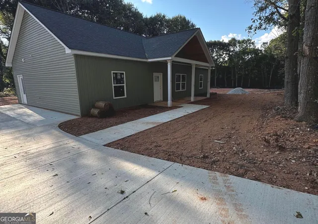 Photo 1 of Single family home for sale at 33 Peachtree St, Hartwell, GA 30643 | MLS# 10844925 | Listing updated on 2026-09-13