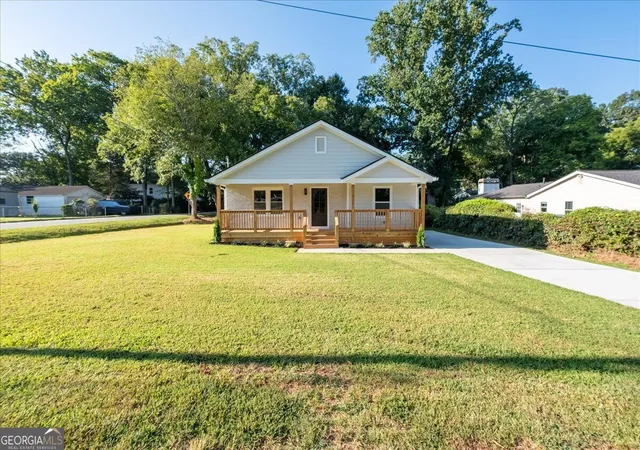 Photo 3 of Single family home for sale at 1068 Mclinden Ave Se, Smyrna, GA 30080 | MLS# 10840102 | Listing updated on 2026-09-20