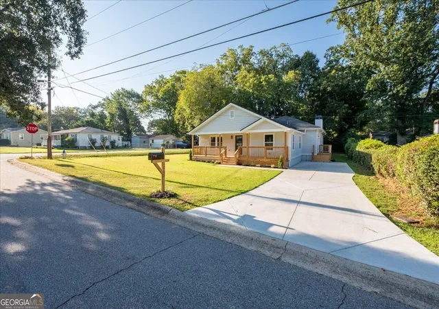 Photo 3 of Single family home for sale at 1068 Mclinden Ave SE, Smyrna, GA 30080 | MLS# 10840102 | Listing updated on 2026-09-20