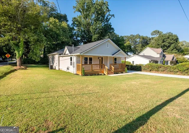 Photo 4 of Single family home for sale at 1068 Mclinden Ave SE, Smyrna, GA 30080 | MLS# 10840102 | Listing updated on 2026-09-20