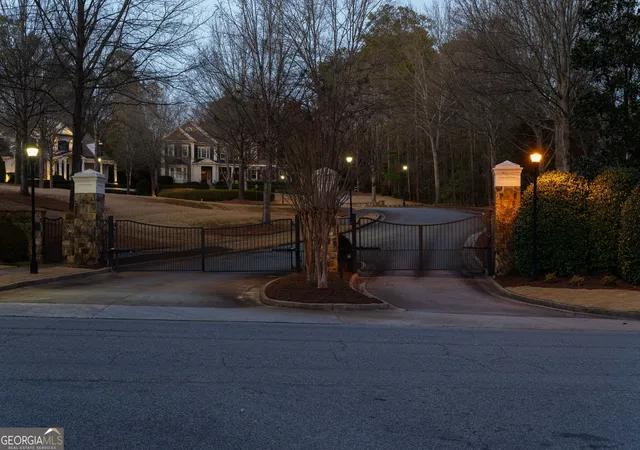 Photo 3 of Mansion for sale at 980 Fenimore Cir, Sandy Springs, GA 30350 | MLS# 10851600 | Listing updated on 2026-10-07