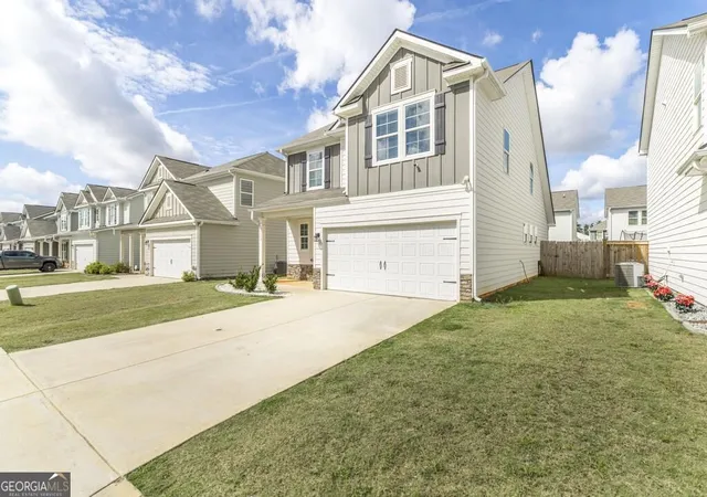 Photo 2 of Single family home for sale at 129 Red Birch Ln, Warner Robins, GA 31093 | MLS# 10849622 | Listing updated on 2026-09-26