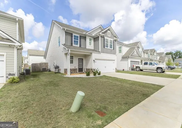 Photo 3 of Single family home for sale at 129 Red Birch Ln, Warner Robins, GA 31093 | MLS# 10849622 | Listing updated on 2026-09-26
