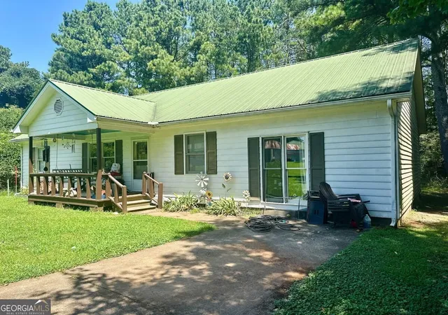 Photo 3 of Single family home for sale at 129 Pirklewood Cir, Cumming, GA 30040 | MLS# 10842503 | Listing updated on 2026-09-29