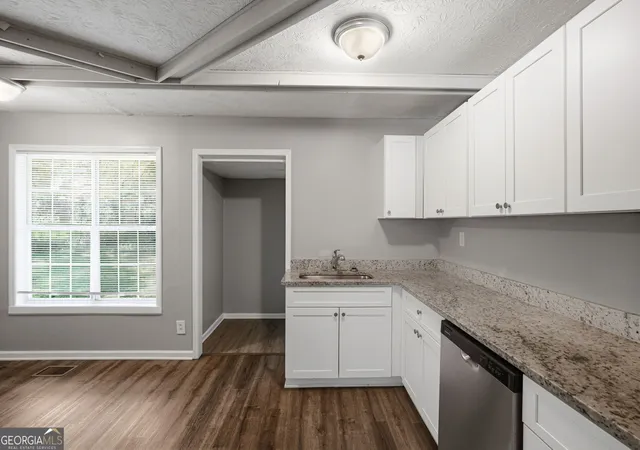 Photo 3 of Single family home for sale at 18 Westgate Park Dr, Newnan, GA 30263 | MLS# 10829972 | Listing updated on 2026-10-09