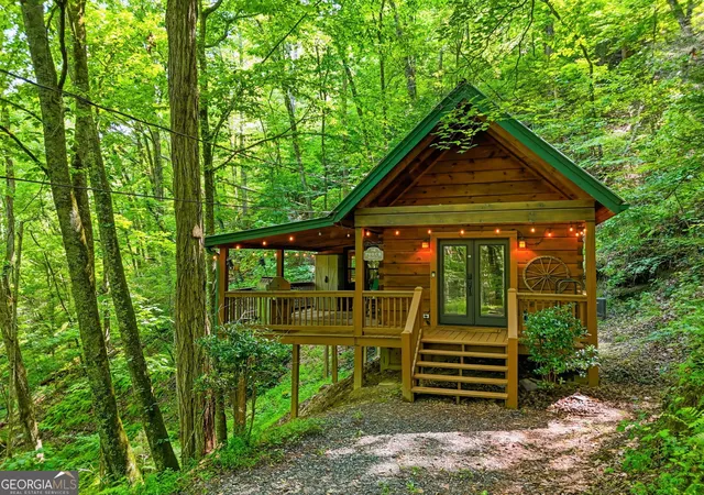Photo 3 of Single family home for sale at 329 Laurel Ridge Dr, Blue Ridge, GA 30513 | MLS# 10848290 | Listing updated on 2026-10-04