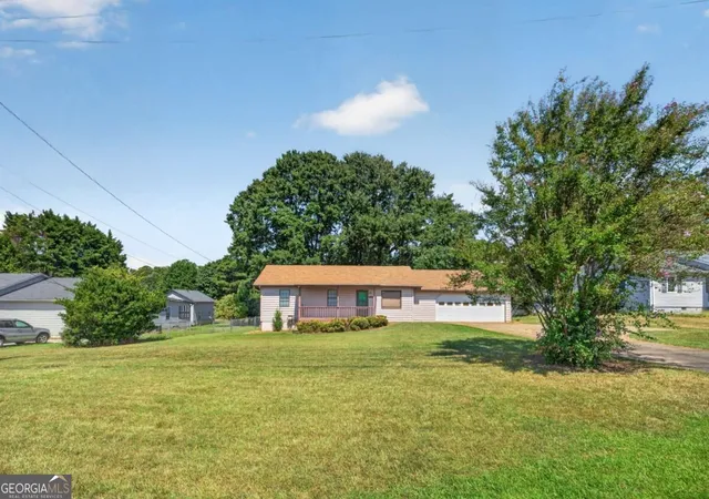 Photo 3 of Sale Pending at 633 Webb Gin House Rd, Lawrenceville, GA 30045 | MLS# 10843088 | Listing updated on 2026-09-11