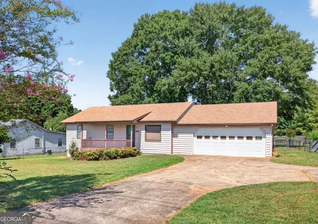 Photo 4 of Sale Pending at 633 Webb Gin House Rd, Lawrenceville, GA 30045 | MLS# 10843088 | Listing updated on 2026-09-11