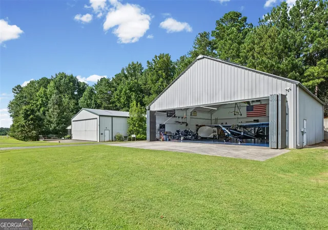 Photo 4 of Single family home for sale at 2320 Kitfox Cir, Cumming, GA 30041 | MLS# 10842543 | Listing updated on 2026-09-14