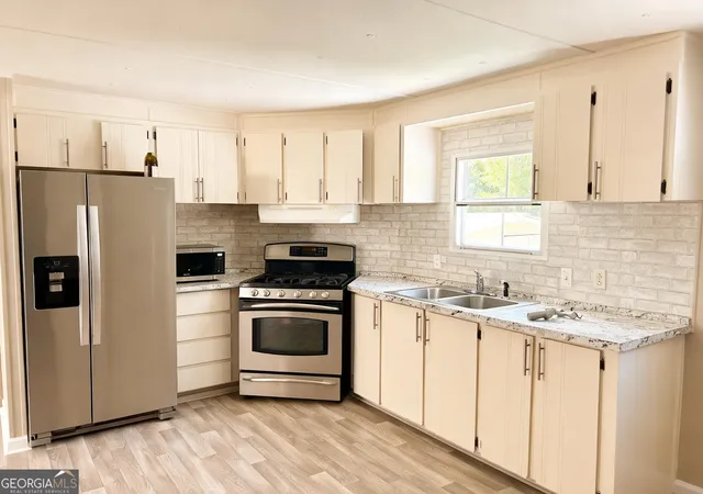 Photo 2 of Manufactured home for sale at 5019 Dickshill Pkwy, Mount Airy, GA 30563 | MLS# 10850569 | Listing updated on 2026-10-05