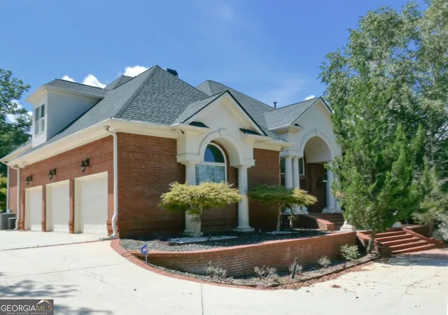 Photo 2 of Sale Pending at 109 Somerset Hills, Mcdonough, GA 30253 | MLS# 10833112 | Listing updated on 2026-09-21