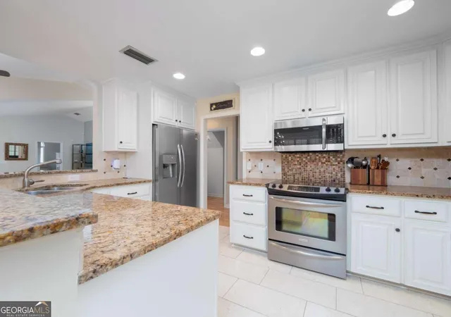 Photo 3 of Single family home for sale at 35 E Bay Tree Ct, Saint Simons Island, GA 31522 | MLS# 10879960 | Listing updated on 2026-10-27
