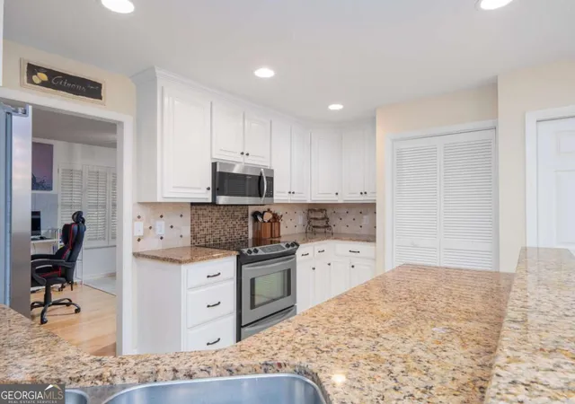 Photo 4 of Single family home for sale at 35 E Bay Tree Ct, Saint Simons Island, GA 31522 | MLS# 10879960 | Listing updated on 2026-10-27