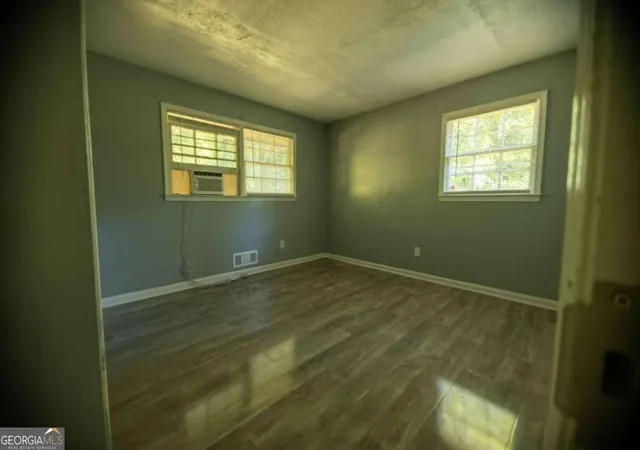 Photo 4 of Single family home for sale at 4176 Indian Forest Rd, Stone Mountain, GA 30083 | MLS# 10879416 | Listing updated on 2026-10-29