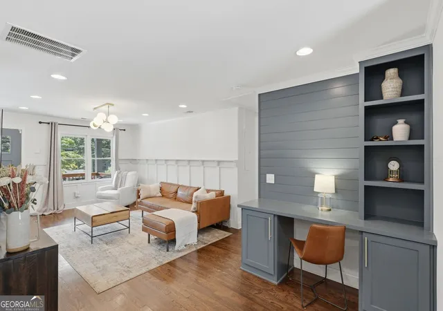 Photo 2 of Single family home for sale at 1909 Rogers Ave SW, Atlanta, GA 30310 | MLS# 10840199 | Listing updated on 2026-09-04