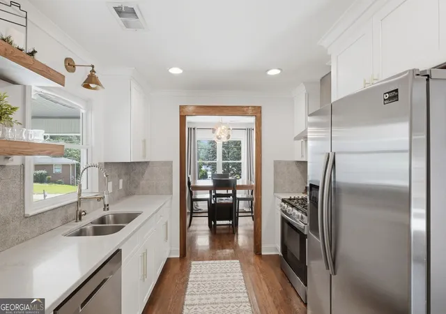 Photo 3 of Single family home for sale at 1909 Rogers Ave SW, Atlanta, GA 30310 | MLS# 10840199 | Listing updated on 2026-09-04