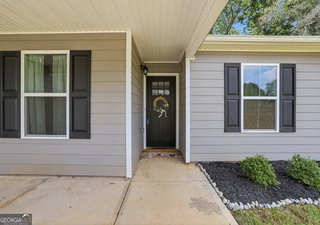 Photo 3 of Single family home for sale at 122 Pecan St, Danielsville, GA 30633 | MLS# 10840911 | Listing updated on 2026-09-19