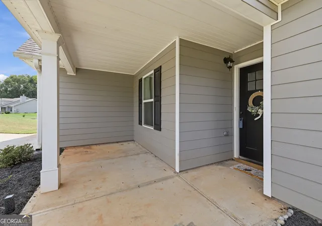 Photo 3 of Single family home for sale at 122 Pecan St, Danielsville, GA 30633 | MLS# 10840911 | Listing updated on 2026-09-19