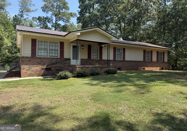 Photo 1 of Single family home for sale at 135 Woodland Dr, Gordon, GA 31031 | MLS# 10842677 | Listing updated on 2026-09-23