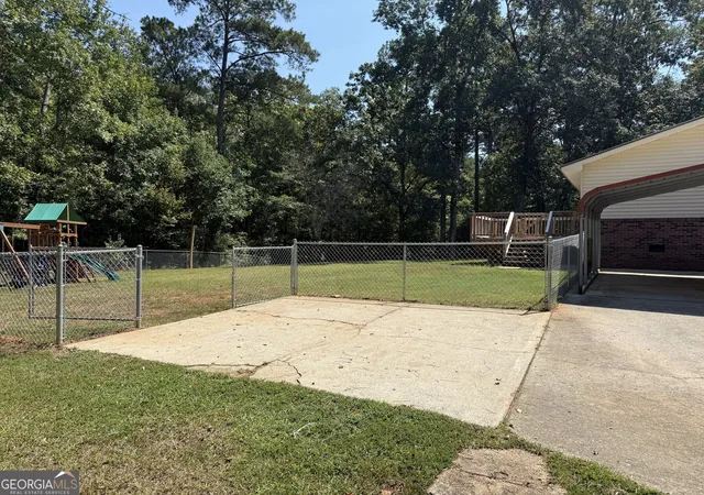 Photo 4 of Single family home for sale at 135 Woodland Dr, Gordon, GA 31031 | MLS# 10842677 | Listing updated on 2026-09-23