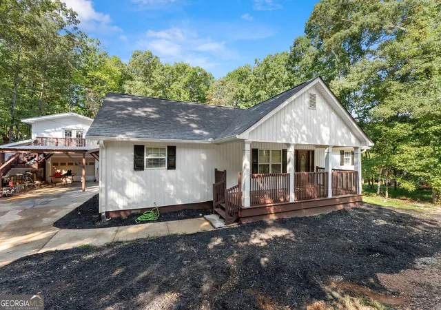 Photo 3 of Single family home for sale at 3528 Looper Lake Rd, Gainesville, GA 30506 | MLS# 10838276 | Listing updated on 2026-09-21