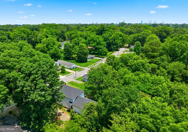 Photo 3 of Single family home for sale at 2194 SW Wingate St, Atlanta, GA 30310 | MLS# 10841555 | Listing updated on 2026-10-23