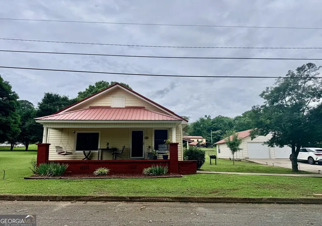 Photo 2 of Single family home for sale at 117 Mcclellan, Piedmont, AL 36272 | MLS# 10852918 | Listing updated on 2026-10-08