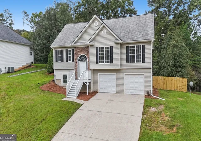 Photo 2 of Single family home for sale at 16 Bay Ct Sw, Cartersville, GA 30120 | MLS# 10851807 | Listing updated on 2026-10-09