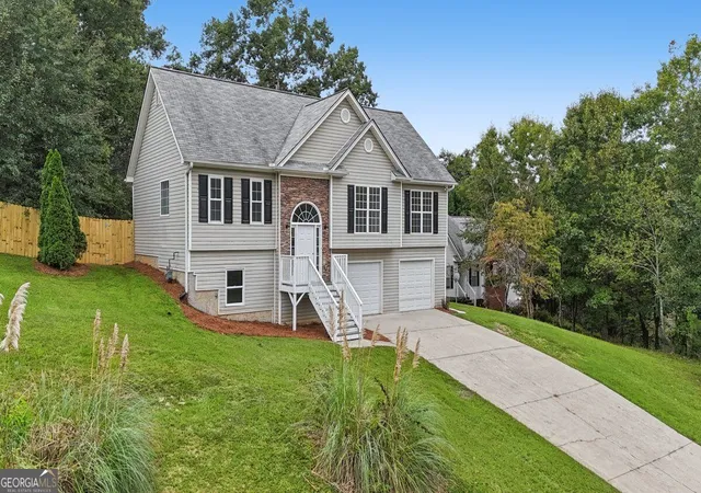 Photo 3 of Single family home for sale at 16 Bay Ct Sw, Cartersville, GA 30120 | MLS# 10851807 | Listing updated on 2026-10-09