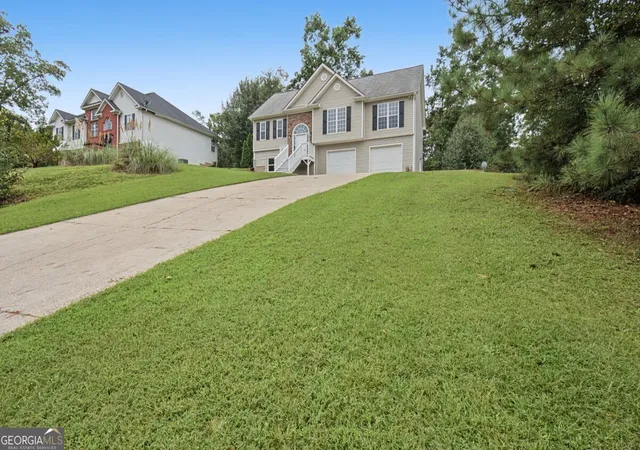 Photo 3 of Single family home for sale at 16 Bay Ct SW, Cartersville, GA 30120 | MLS# 10851807 | Listing updated on 2026-10-09