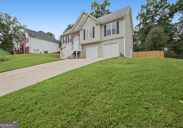 Photo 4 of Single family home for sale at 16 Bay Ct SW, Cartersville, GA 30120 | MLS# 10851807 | Listing updated on 2026-10-09