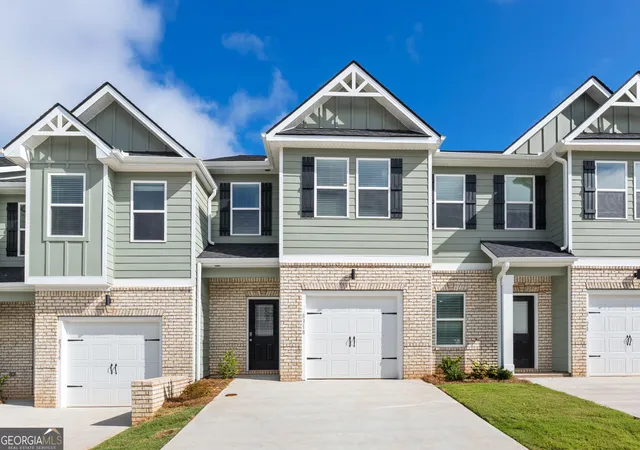 Townhouse for sale at 8318 Columbia Ct, Palmetto, GA 30268 | MLS# 10799082