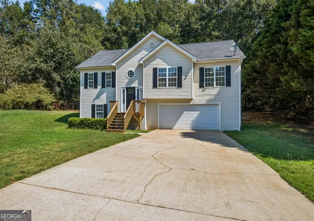 Photo 3 of Single family home for sale at 208 Albert Ln, Jefferson, GA 30549 | MLS# 10840015 | Listing updated on 2026-09-30