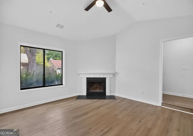 Listing Photo 5 - Condo for sale in building located at 1555 Burnstone Dr, Stone Mountain, GA 30088