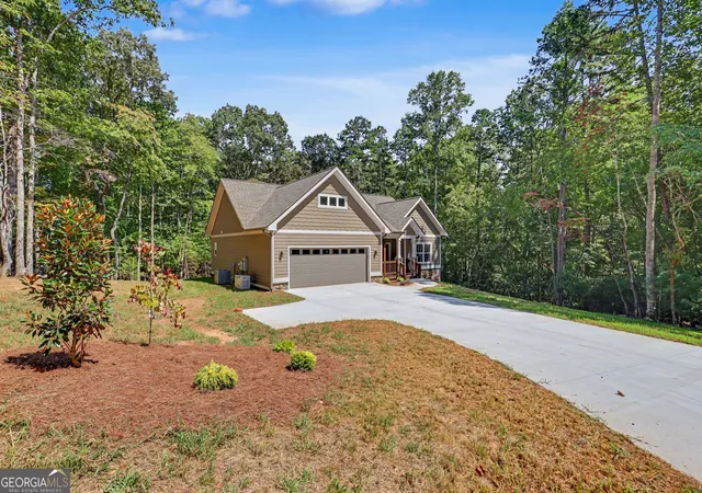 Photo 3 of Sale Pending at 329 Hawks Nest Dr, Blairsville, GA 30512 | MLS# 10839666 | Listing updated on 2026-09-09