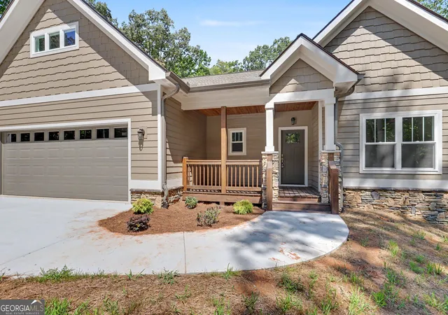 Photo 4 of Sale Pending at 329 Hawks Nest Dr, Blairsville, GA 30512 | MLS# 10839666 | Listing updated on 2026-09-09