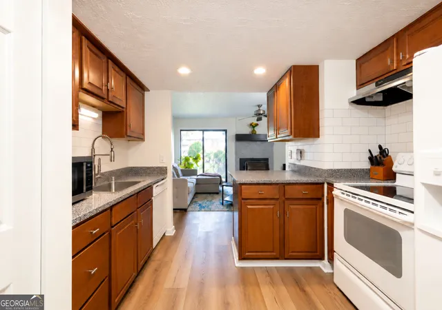 Photo 4 of Townhouse for sale at 2702 Meadow Mere E, Atlanta, GA 30341 | MLS# 10844460 | Listing updated on 2026-10-26