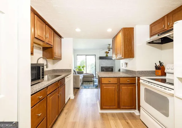 Photo 4 of Townhouse for sale at 2702 Meadow Mere E, Atlanta, GA 30341 | MLS# 10844460 | Listing updated on 2026-09-11