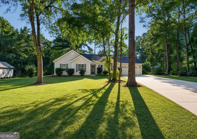 Photo 2 of Single family home for sale at 137 Suwanee Ct, Senoia, GA 30276 | MLS# 10846121 | Listing updated on 2026-09-21
