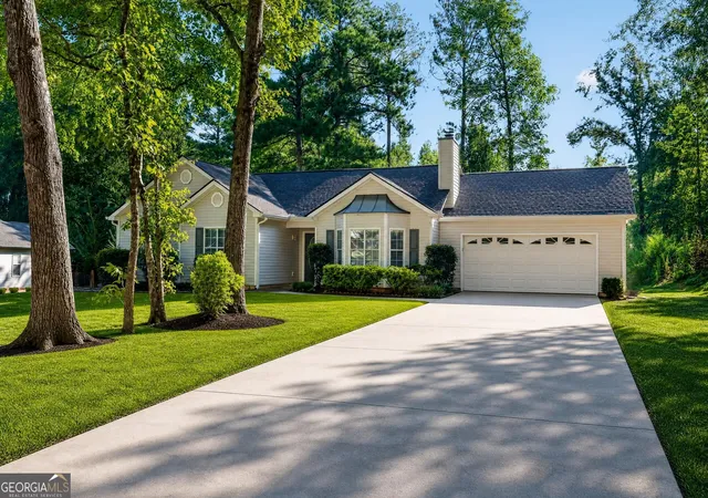 Photo 3 of Single family home for sale at 137 Suwanee Ct, Senoia, GA 30276 | MLS# 10846121 | Listing updated on 2026-09-21