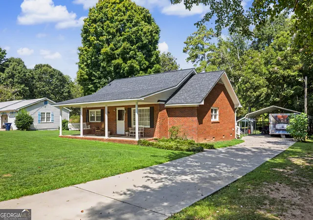 Photo 3 of Sale Pending at 121 Laprade Rd, Griffin, GA 30223 | MLS# 10847098 | Listing updated on 2026-10-03