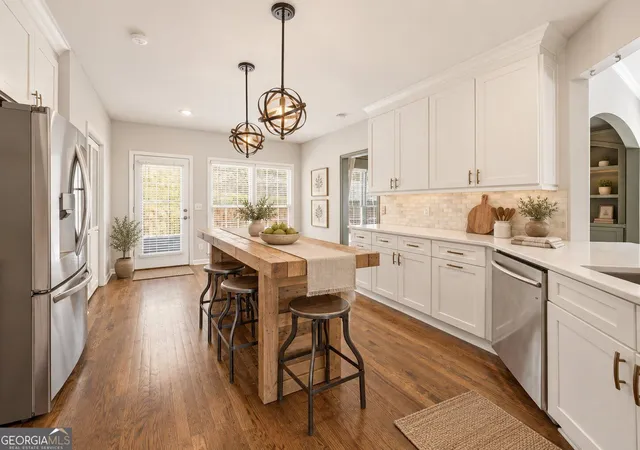 Photo 3 of Single family home for sale at 2041 Castlemaine Cir, Woodstock, GA 30189 | MLS# 10843038 | Listing updated on 2026-09-11